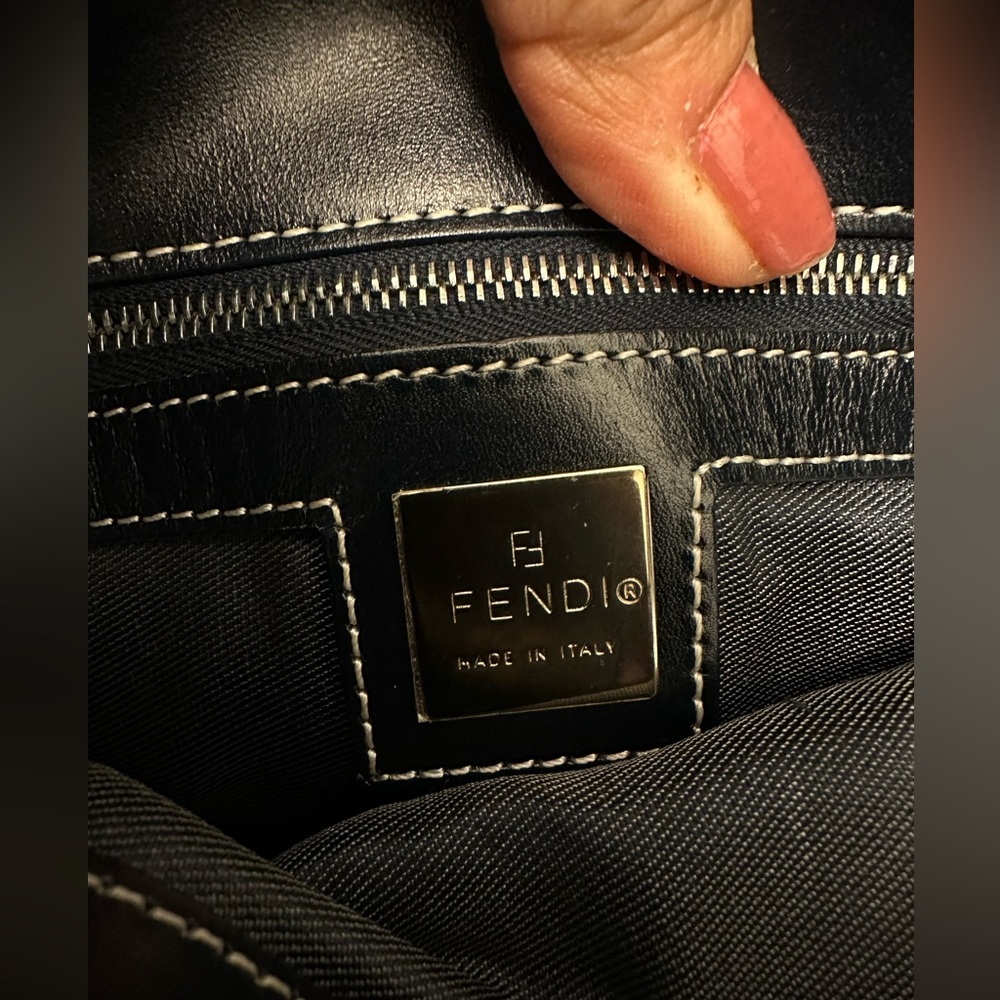 ✨Authentic Fendi Bag ✨ - Picture 3 of 9